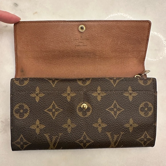 Louis Vuitton Sarah Monogram Wallet - Picture 4 of 13